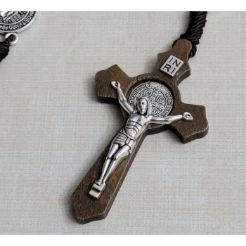 ROSARIO CON ESCUDO DE SAN BENITO