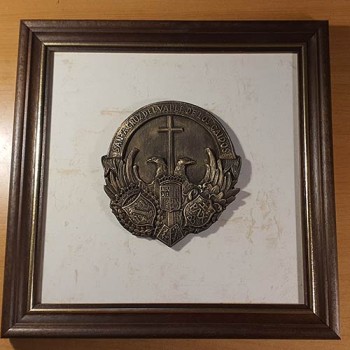 METOPA CON ESCUDO DE LA FUNDACIÓN DEL VALLE